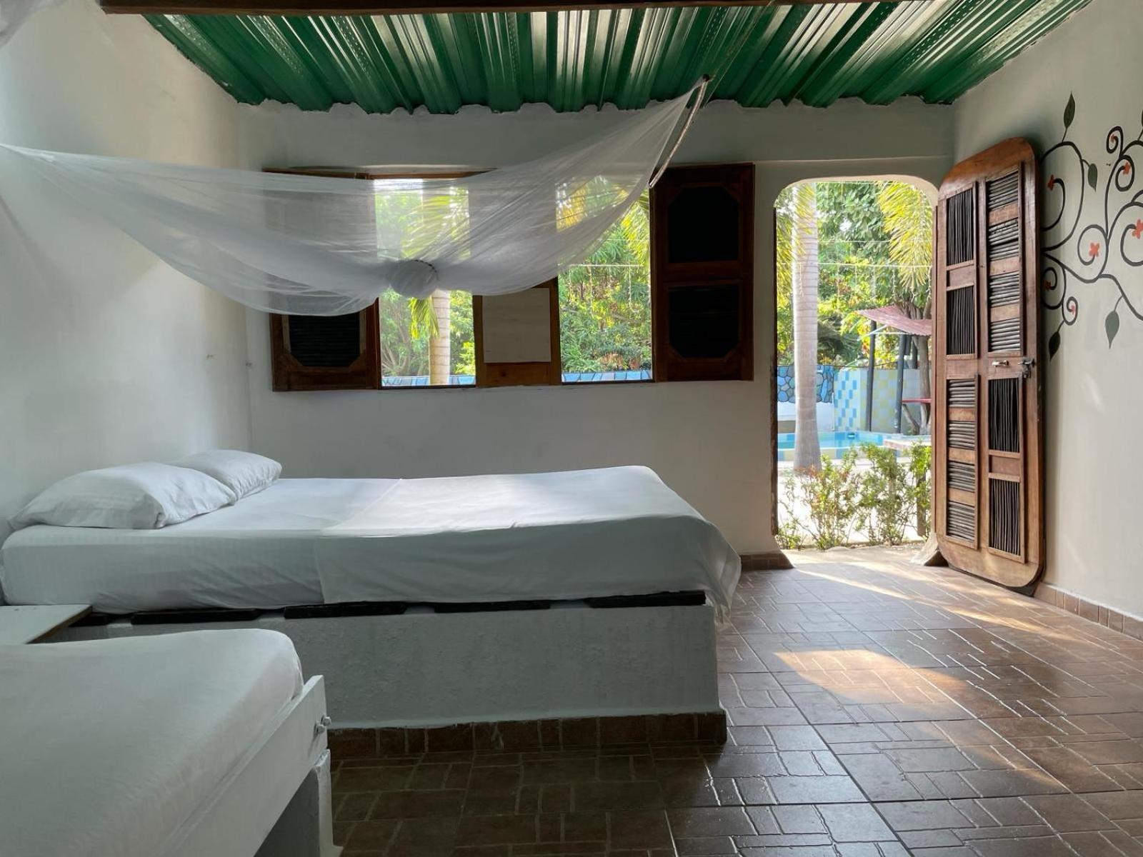 Hostal Luz De Luna Palomino Bagian luar foto