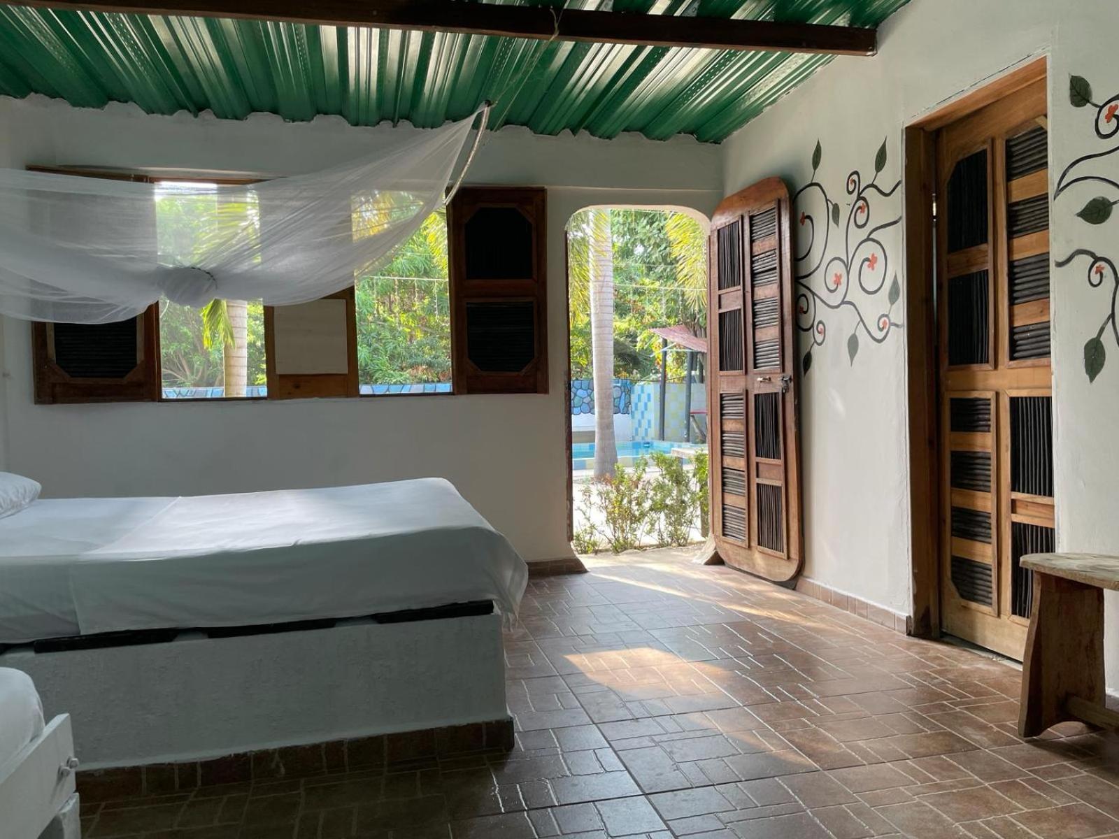 Hostal Luz De Luna Palomino Bagian luar foto