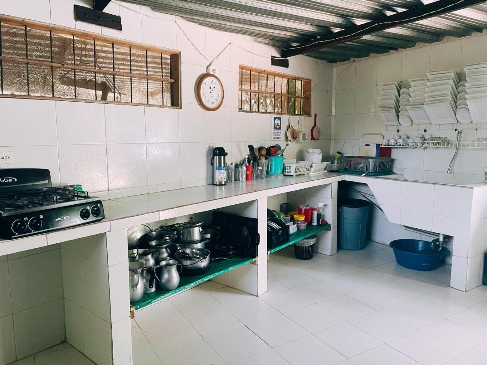 Hostal Luz De Luna Palomino Bagian luar foto